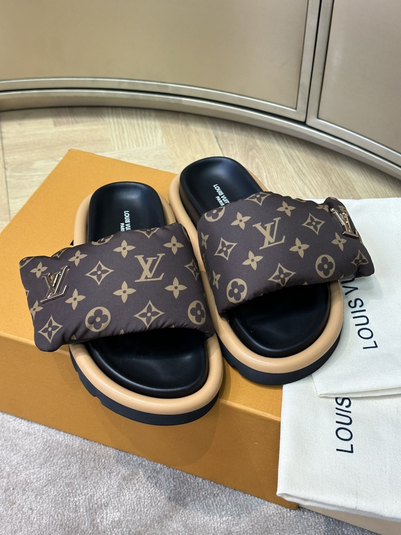 l0vis Vvtt0n slippers